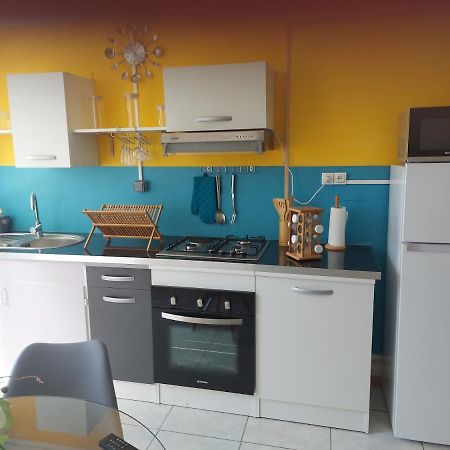 Le Dominad bas de villa 700m du bain chaud canalsat gratuit parking privé gratuit wi fi gratuit Bouillante Extérieur photo
