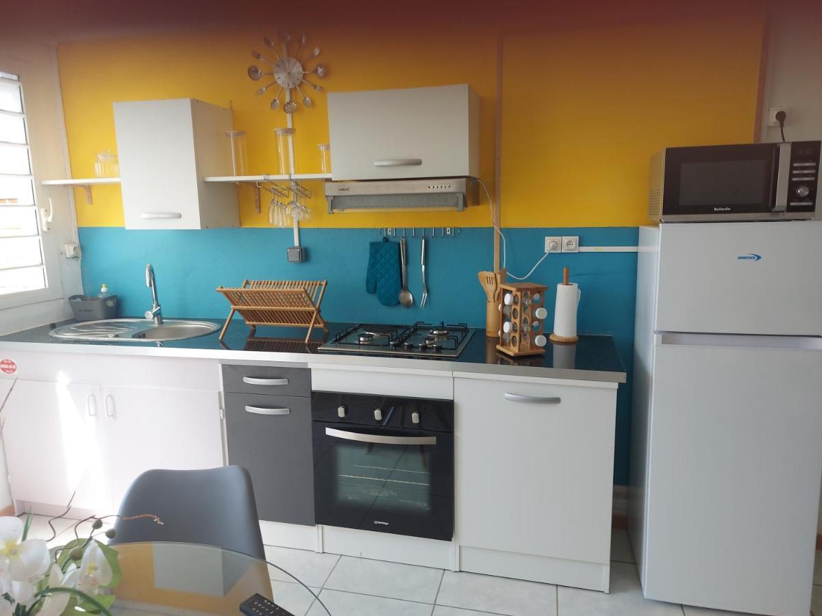 Le Dominad bas de villa 700m du bain chaud canalsat gratuit parking privé gratuit wi fi gratuit Bouillante Extérieur photo